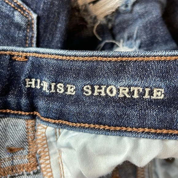 AMERICAN EAGLE Hi-Rise Shortie Shorts Blue Dark Wash Distressed Cutoffs Size 6 - Picture 8 of 11